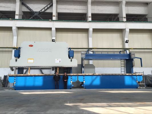4+1 As CNC Hydraulische persrem met Delem DA53T-controller voor 135 ton plaatmetalen buigen