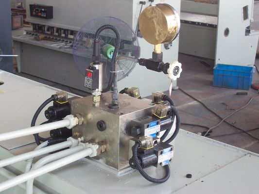 Plaatmetaal Guillotine Scheermachine Hydraulische CNC Plaatmetaal Scheermachine Gewicht varieert van 2000kg tot 10000kg Precision Cutting Solution