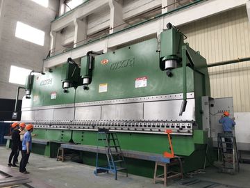 Hydraulische pers en CNC-persrem voor NC-snijmachines