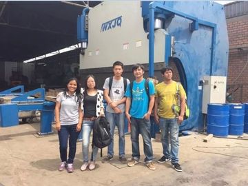 Hoge mastdikte van 16 mm en 600 mm achteraanlegbereik CNC-kantbank voor klantvereisten